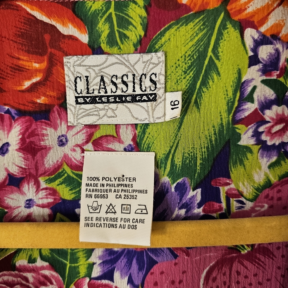 Classics Women's Vintage button-up printed blouse - Picture 5 of 5